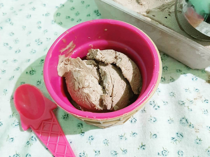 Langkah Mudah untuk Menyiapkan Chocolate Ice Cream (Es Krim Cokelat) Anti Gagal