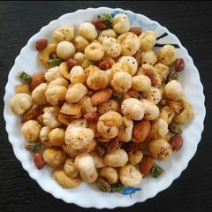 A picture of Navratri Special Makhana Chiwda.