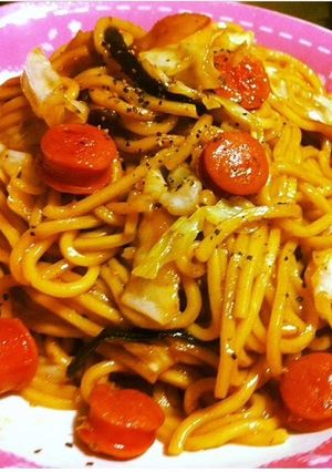 【靜靜小廚】熱狗炒麵 的食譜成品照片