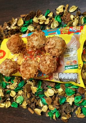 A picture of Maggi cheese bombs.