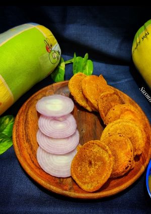 A picture of Egg pakodas.