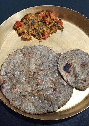 A picture of Bajra no rotlo /Bajri bhakri.