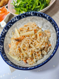 鮭魚竹筍炊飯 的食譜成品照片