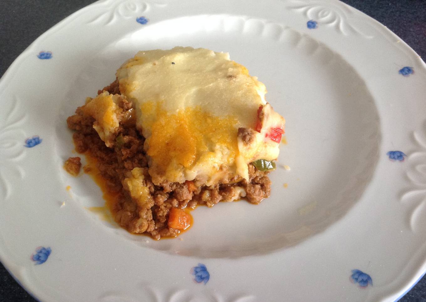 Pastel de carne picada en puré de patata