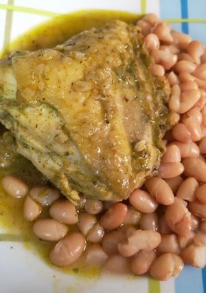 Una foto de Frejoles con pollo tipo seco
