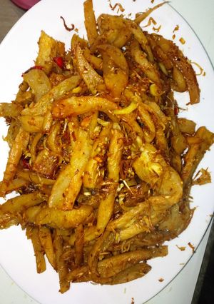 Hình của món Xá bấu xào sả (cải muối xào sả).