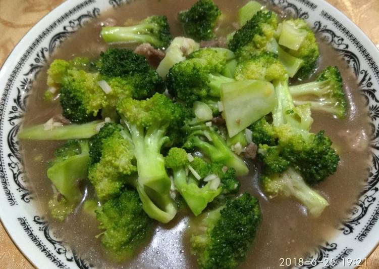 Resep Brokoli tumis daging dengan saus tiram yang Enak Banget