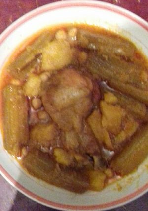 صورة لوصفة مرقة حمرا بالخرشف