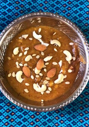 મગ ની દાળ નો હલવો (Moong Dal Halwa Recipe In Gujarati) રેસીપી મુખ્ય ફોટો