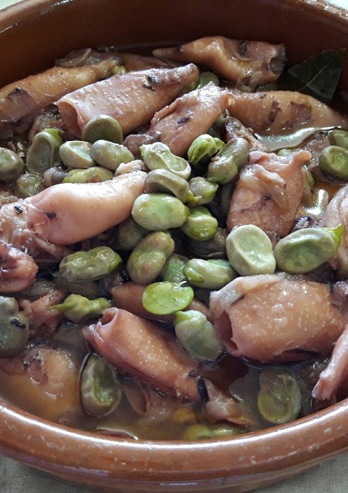 Una foto de Calamares con habitas