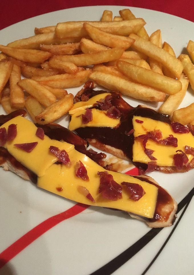 Una foto de Filetes de pechuga con barbacoa y cheddar