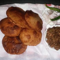 A picture of Allahabadi kachori.