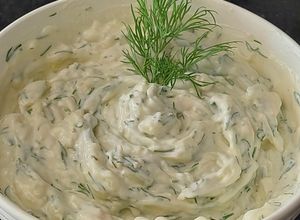 Una foto de Tzatziki 🥒Salsa de yogurt Albanesa 🇦🇱