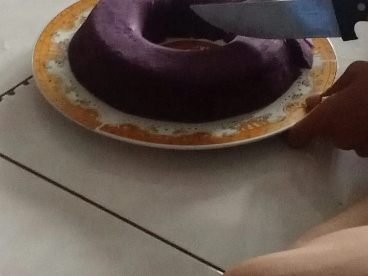 Langkah Mudah untuk Menyiapkan Resep Bolu Ubi Ungu Kukus yang Uenak Anti Ribet, Uenak Banget