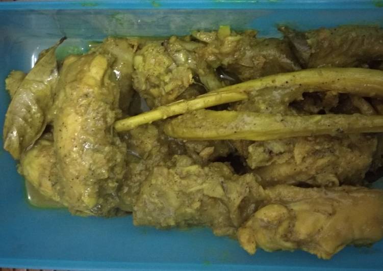 Cara Gampang Membuat Ayam Ungkep Bumbu Kuning, Enak Banget