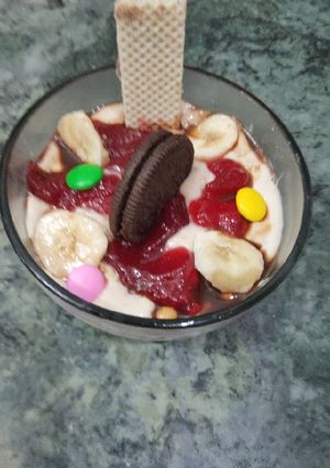 A picture of No bake banana 🍌 cheese chilled cake in bowl.
