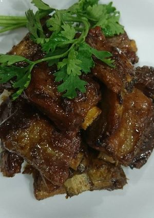 Hình của món Sườn non rim me.