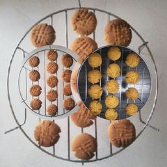 A picture of Cornmeal honey cookies.