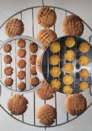 A picture of Cornmeal honey cookies.