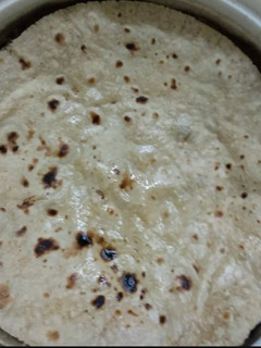 ફુલકા રોટલી (Fulka Rotli Recipe In Gujarati) રેસીપી મુખ્ય ફોટો