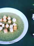 Crema de escarola y hojas de col rizado