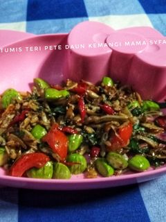 Foto resep Tumis teri Pete daun kemangi