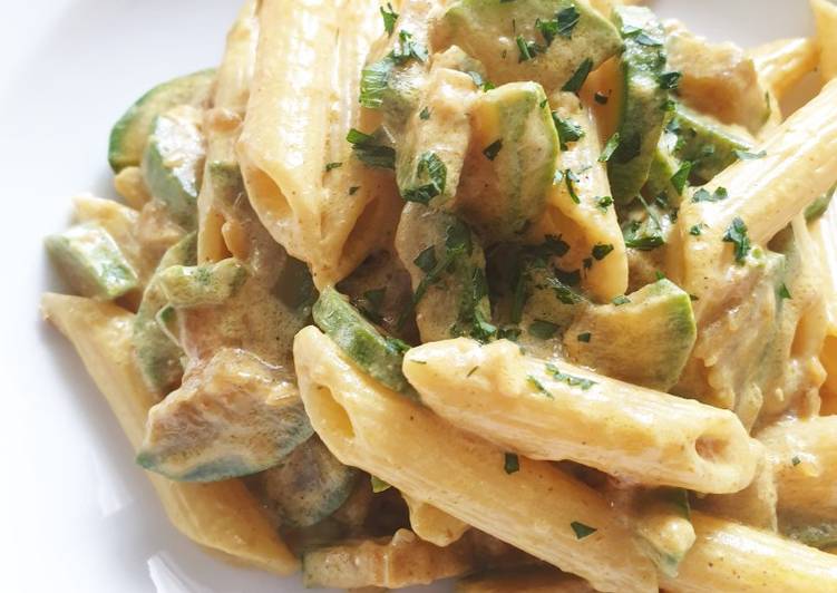 Penne con Zucchine e crema al Curry