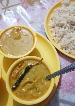कड़ी पकोड़ा विथ राइस (Kadi pakoda with rice recipe in hindi) रेसिपी मुख्य फोटो