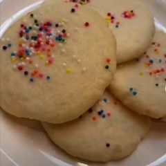 A picture of 3 ingredients cookies.