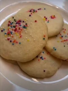 A picture of 3 ingredients cookies.