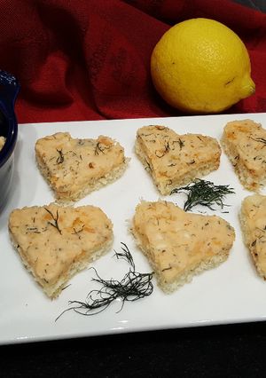 Une photo de Petits cœurs au beurre de saumon fumé et aneth