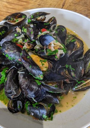 A picture of Mussels for quick lunch (w/ white wine, chilli + parsley).