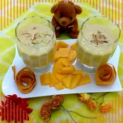 A picture of Mango Banana Smoothie.