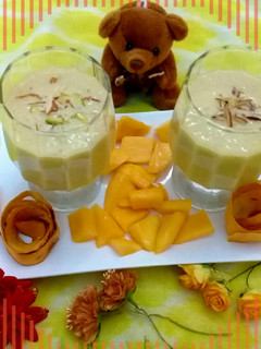 A picture of Mango Banana Smoothie.