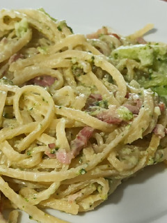 Una foto de Tallarines con brócoli