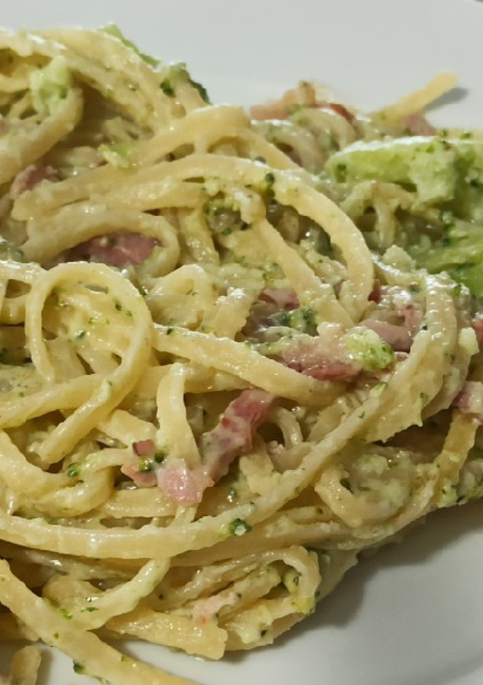 Una foto de Tallarines con brócoli