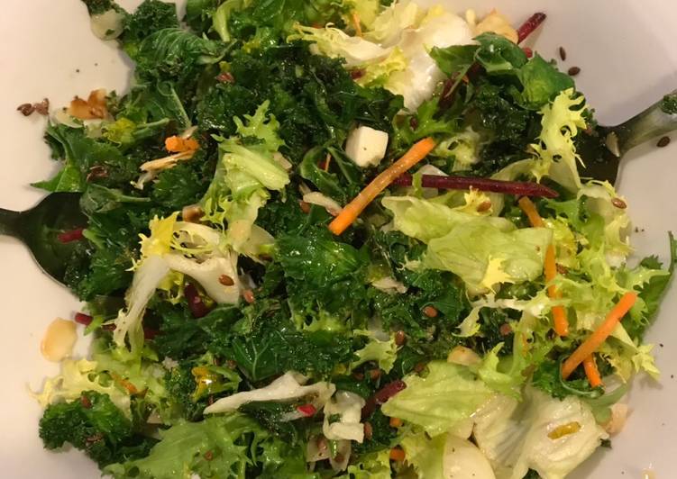Comment Servir Salade tiède de choux kale et fromage de chèvre