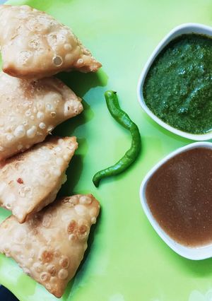 पंजाबी आलू समोसा(Punjabi aloo samosa recipe in Hindi) रेसिपी मुख्य फोटो