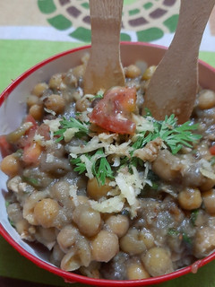 चटपटी सफेद मटर की चाट (Chatpati safed matar ki chaat recipe in Hindi) रेसिपी मुख्य फोटो