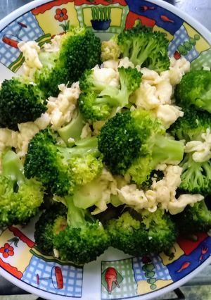 花椰菜炒蛋（低醣生酮餐）（方便素）（家常菜） 的食譜成品照片