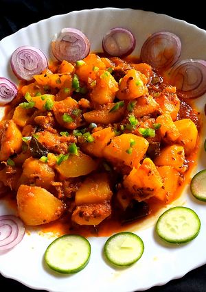 A picture of Khatay aloo.