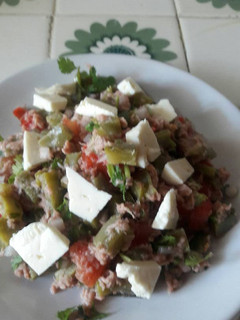 Una foto de Ensalada de atún con nopales