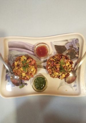 अंकुरित मूंग दाल कटोरी चाट (Ankurit moong dal katori chaat recipe in Hindi) रेसिपी मुख्य फोटो