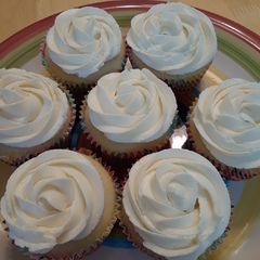 A picture of Vanilla Cupcakes.