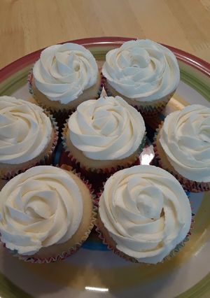 A picture of Vanilla Cupcakes.