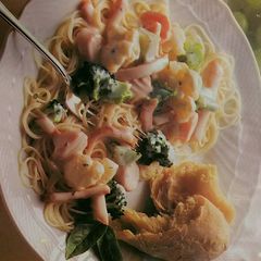 A picture of Angel Hair Spaghetti With Vegetables & Ham.