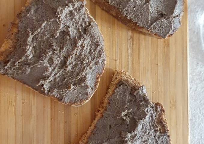 Crostini toscani di fegatini di pollo