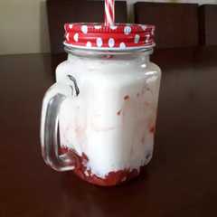 Una foto de Leche de fresa coreana aesthetic