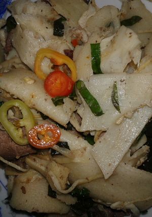 Hình của món Măng Xào Thịt Bò Lá Lốt.