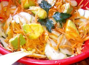 Una foto de Ensalada tropical refrescante